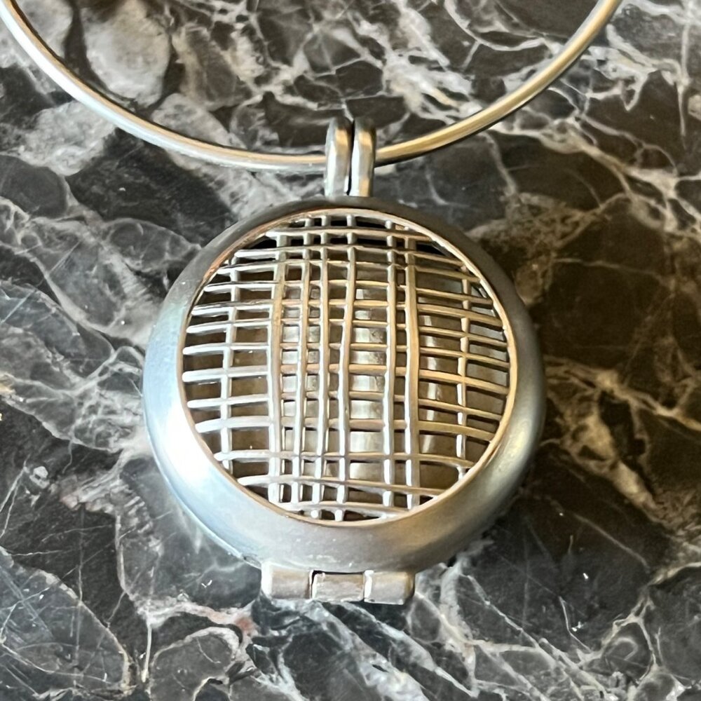 Yankee Candle Charming Scents Silver Tone Vent Lockets For Fragrance Inserts 2 - Picture 4 of 7